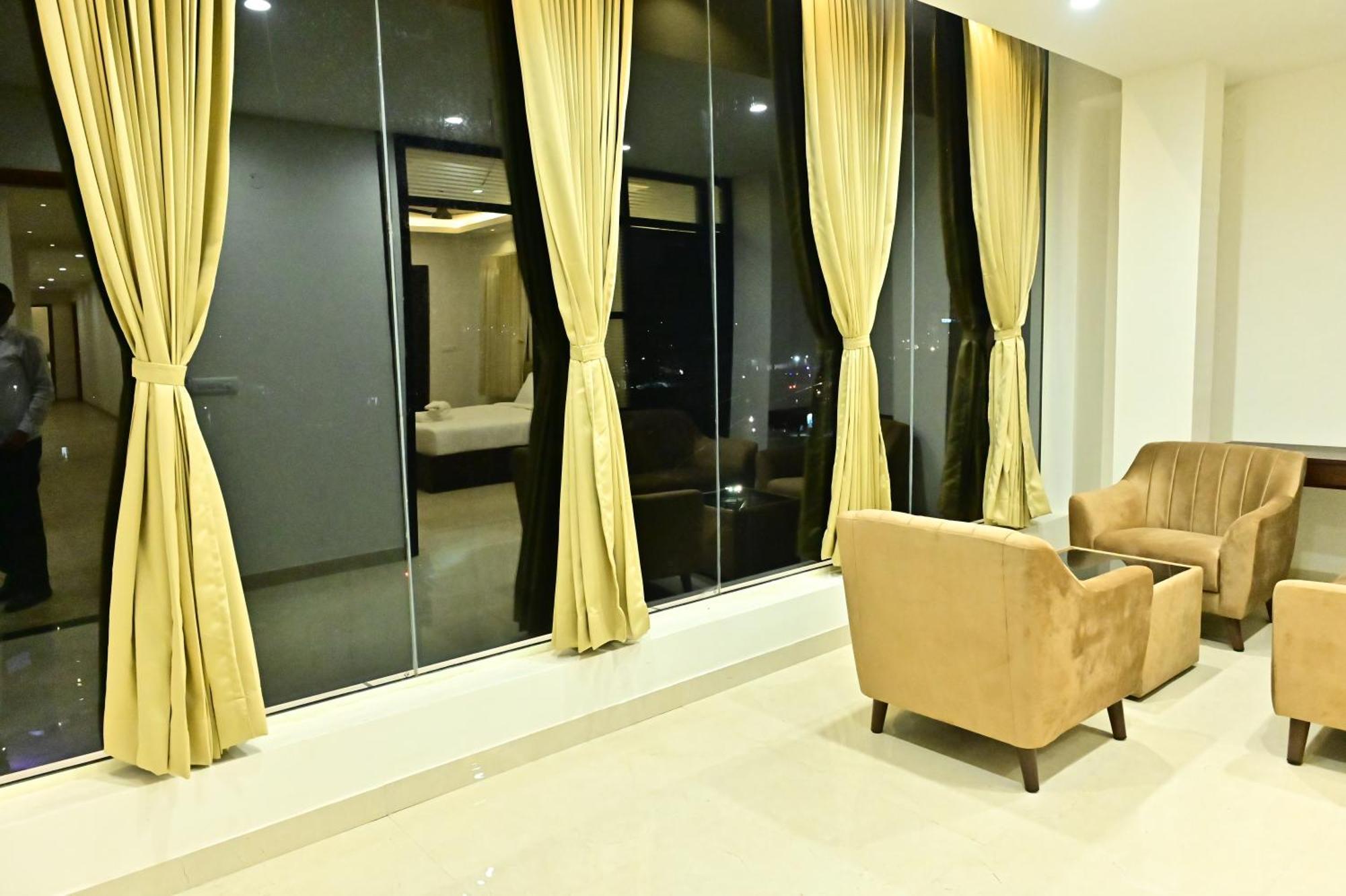 Downtown The Mallika Sapphire Chikmagalur Exterior photo